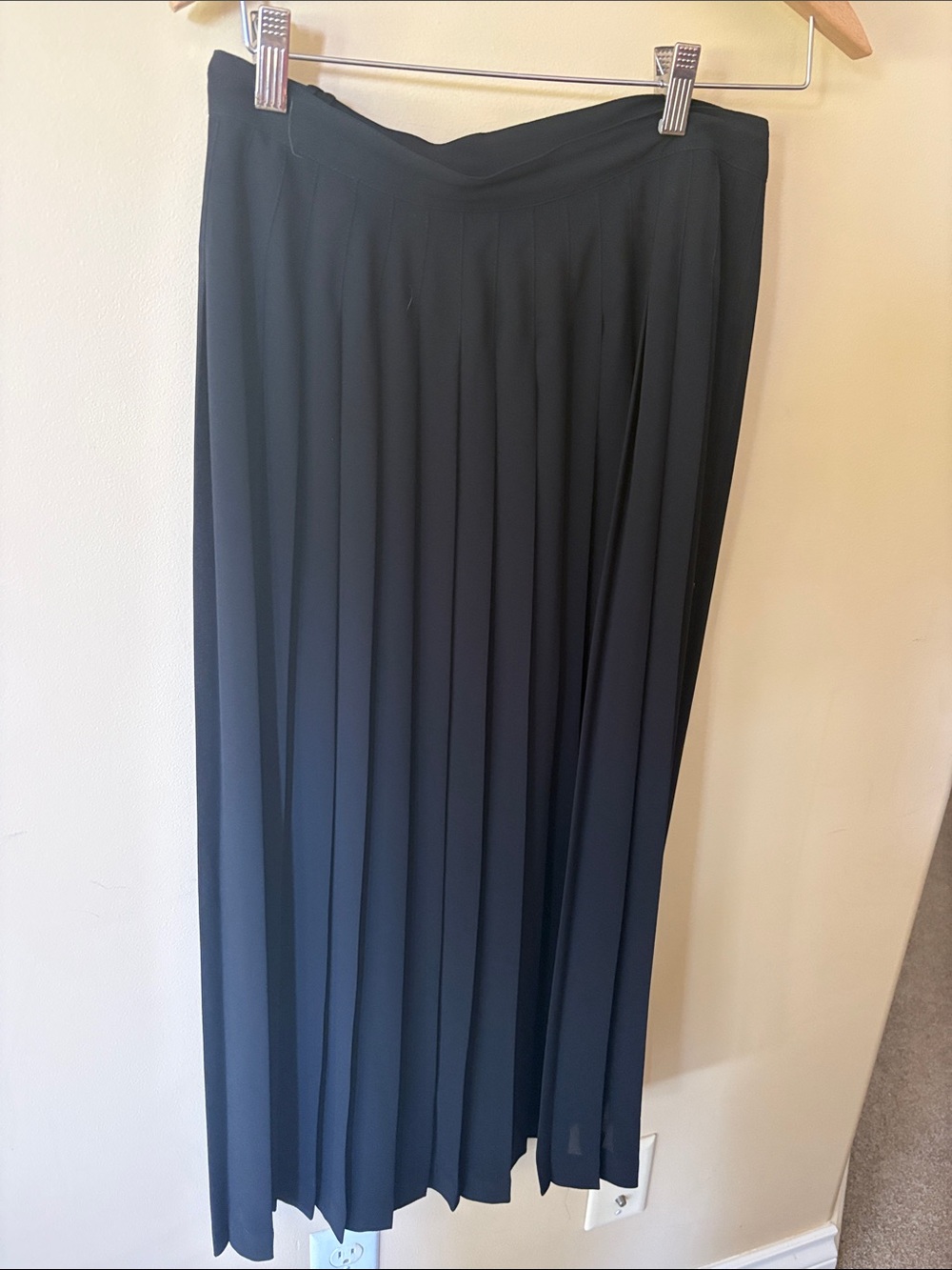 Rickie Freeman for Teri Jon Black Pleated Maxi Skirt with V-Waist